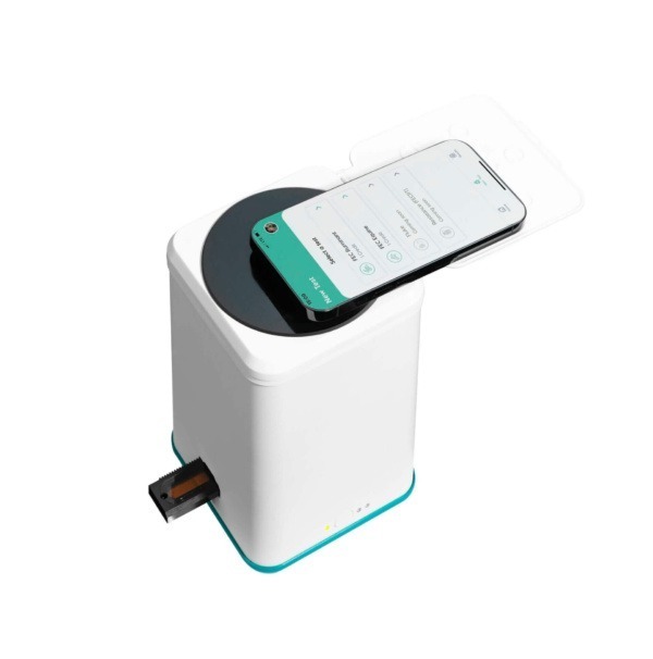 Micron-Kit-Reader-with-Phone-Analysing-Sample-scaled-1